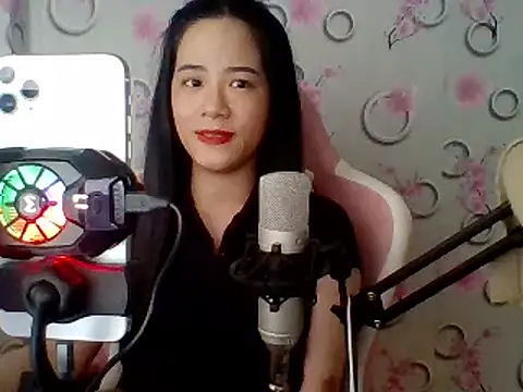 Snapshot of Nana-68 chatting on 03.08.25 Nana-68 online show from 03.08.25