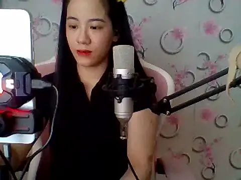 Snapshot of Nana-68 chatting on 03.16.25 Nana-68 online show from 03.16.25