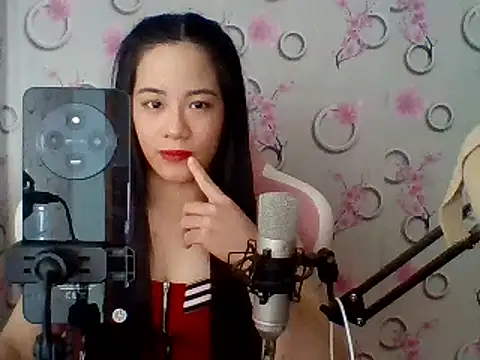 Snapshot of Nana-68 chatting on 03.17.25 Nana-68 online show from 03.17.25