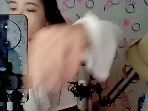 Snapshot of Nana-68 chatting on 03.18.25 Nana-68 online show from 03.18.25