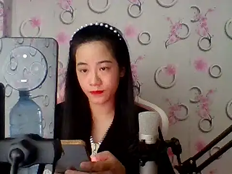 Snapshot of Nana-68 chatting on 03.21.25 Nana-68 online show from 03.21.25