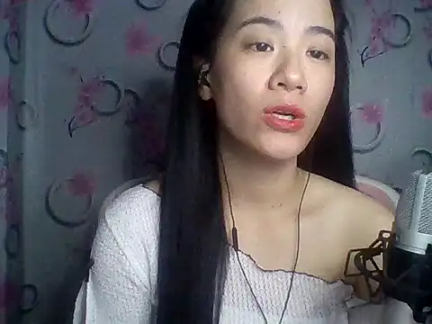 Snapshot of Nana-68 chatting on 10.27.25 Nana-68 online show from 10.27.25