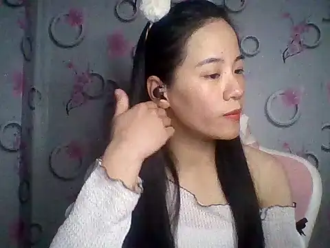 Snapshot of Nana-68 chatting on 10.28.25 Nana-68 online show from 10.28.25