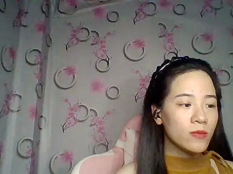 Snapshot of Nana-68 chatting on 11.11.25 Nana-68 online show from 11.11.25