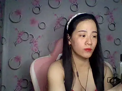 Snapshot of Nana-68 chatting on 11.23.25 Nana-68 online show from 11.23.25