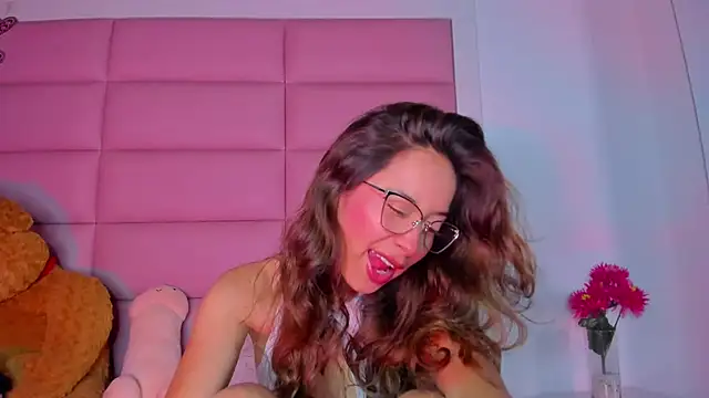 Snapshot of little-Emma chatting on 01.16.25 little-Emma online show from 01.16.25