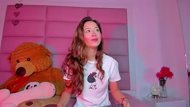 Snapshot of little-Emma chatting on 01.31.25 little-Emma online show from 01.31.25