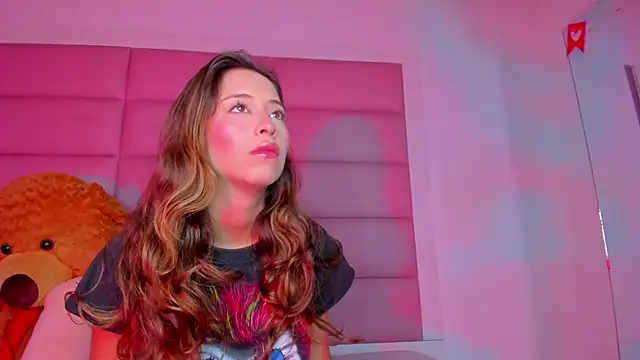 Snapshot of little-Emma chatting on 03.03.25 little-Emma online show from 03.03.25