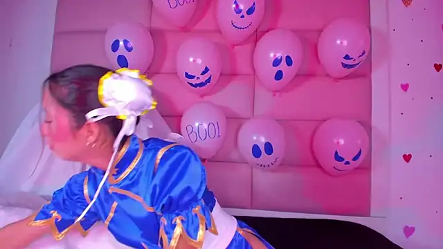 Snapshot of little-Emma chatting on 10.12.25 little-Emma online show from 10.12.25