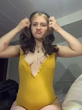 Snapshot of emilysue1 chatting on 04.06.26 emilysue1 online show from 04.06.26