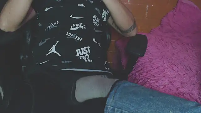 OldManAndGirlishLady online show from 12.24.24