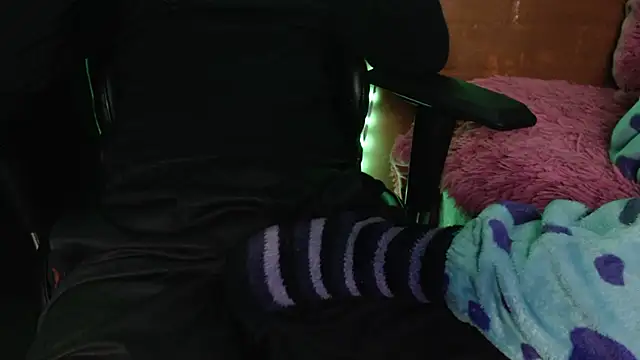 OldManAndGirlishLady online show from 02.19.25