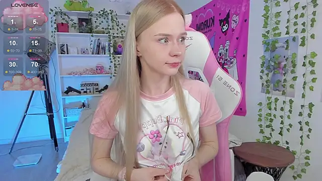 Snapshot of Milia_Parker chatting on 02.24.25 Milia Parker online show from 02.24.25