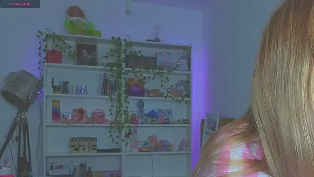 Snapshot of Milia_Parker chatting on 09.28.25 Milia Parker online show from 09.28.25