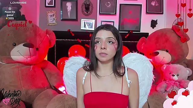 Charlotte  Benett online show from 02.15.25