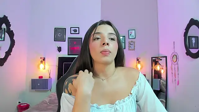 Charlotte  Benett online show from 02.14.26