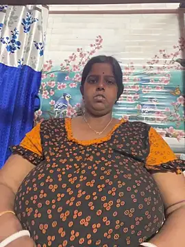 Snapshot of Beauty-queen chatting on 02.28.26 Beauty-queen online show from 02.28.26