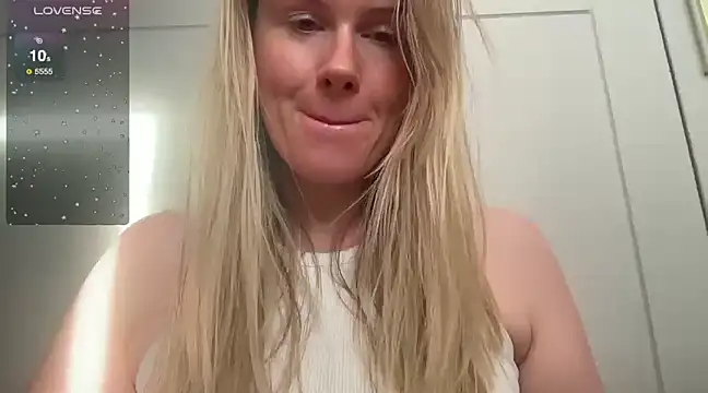 Snapshot of redheadrosie69 chatting on 03.04.25 redheadrosie69 online show from 03.04.25