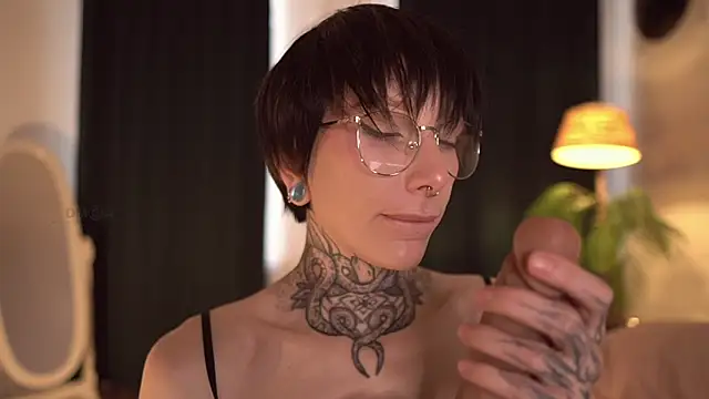 Snapshot of ifuckingtoy_ chatting on 09.20.25 ifuckingtoy online show from 09.20.25