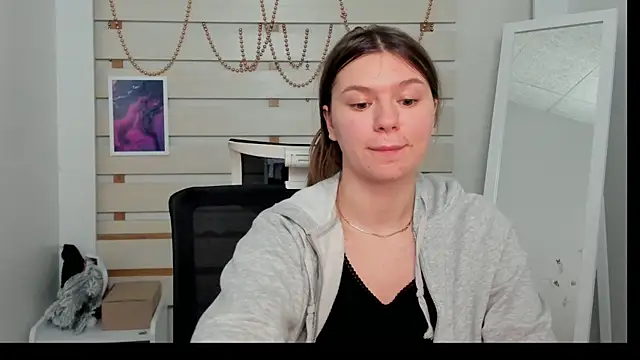 Josephine Kiss online show from 01.28.25