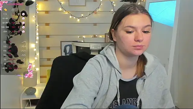 Josephine Kiss online show from 03.04.26