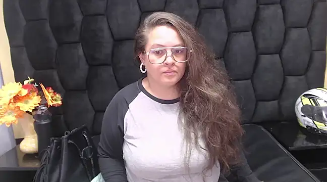 SaraThomso online show from 01.30.25