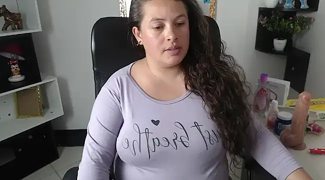 SaraThomso online show from 02.04.25