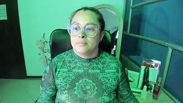 SaraThomso online show from 09.10.25