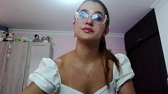 Snapshot of caroline_jonson chatting on 01.09.25 caroline jonson online show from 01.09.25