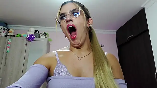 Snapshot of caroline_jonson chatting on 02.28.25 caroline jonson online show from 02.28.25