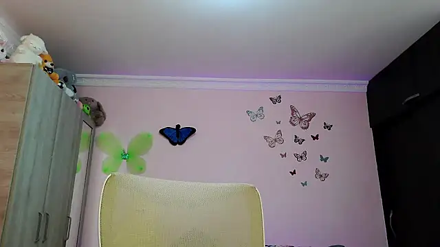 Snapshot of caroline_jonson chatting on 09.20.25 caroline jonson online show from 09.20.25