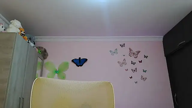 Snapshot of caroline_jonson chatting on 10.30.25 caroline jonson online show from 10.30.25