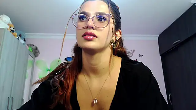 Snapshot of caroline_jonson chatting on 11.17.25 caroline jonson online show from 11.17.25