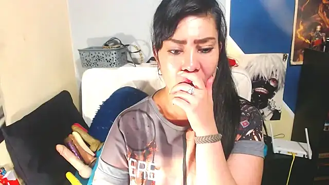 Snapshot of luisahott chatting on 12.16.25 luisahott online show from 12.16.25