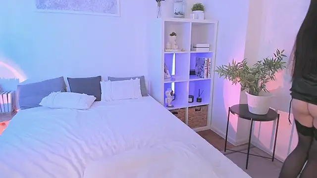 Sasha Miro online show from 01.10.25