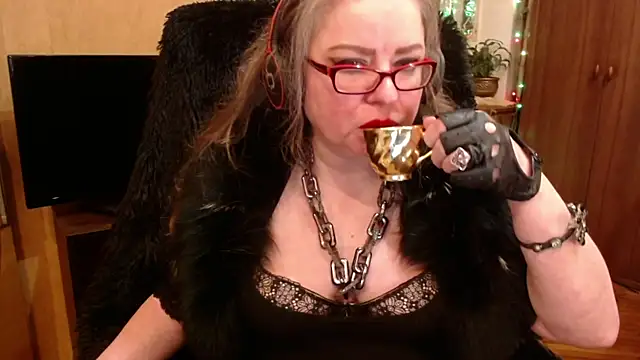 Miss Tress online show from 12.17.24