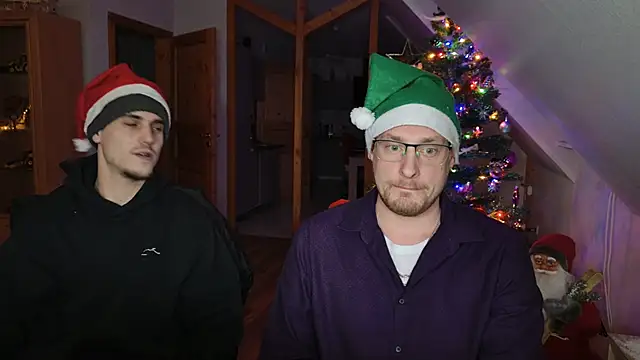 Snapshot of Relsxboy chatting on 12.25.24 Relsxboy online show from 12.25.24