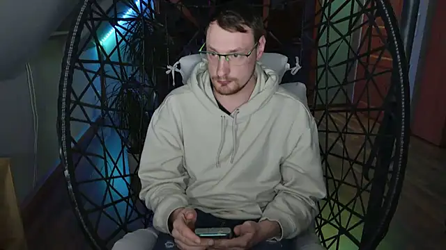 Snapshot of Relsxboy chatting on 03.19.25 Relsxboy online show from 03.19.25