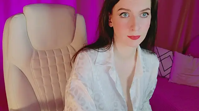 Snapshot of AndreaAshton chatting on 12.10.24 AndreaAshton online show from 12.10.24