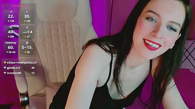 Snapshot of AndreaAshton chatting on 12.12.24 AndreaAshton online show from 12.12.24