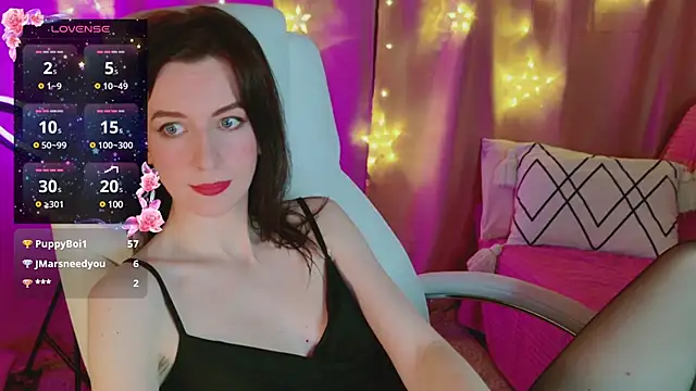 Snapshot of AndreaAshton chatting on 12.18.24 AndreaAshton online show from 12.18.24