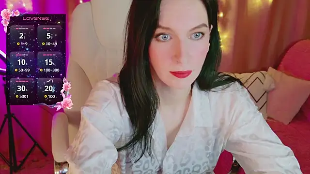 Snapshot of AndreaAshton chatting on 12.26.24 AndreaAshton online show from 12.26.24