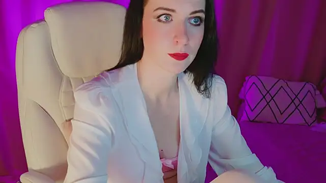 Snapshot of AndreaAshton chatting on 09.30.25 AndreaAshton online show from 09.30.25