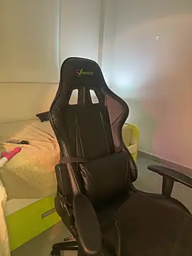 MisFrekcles  online show from 12.13.24