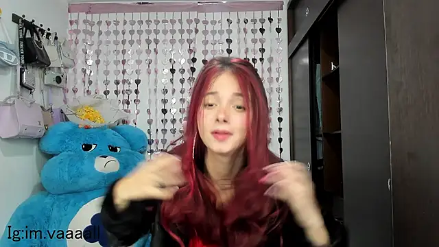 Snapshot of lucyy_tay chatting on 01.28.25 lucyy tay online show from 01.28.25