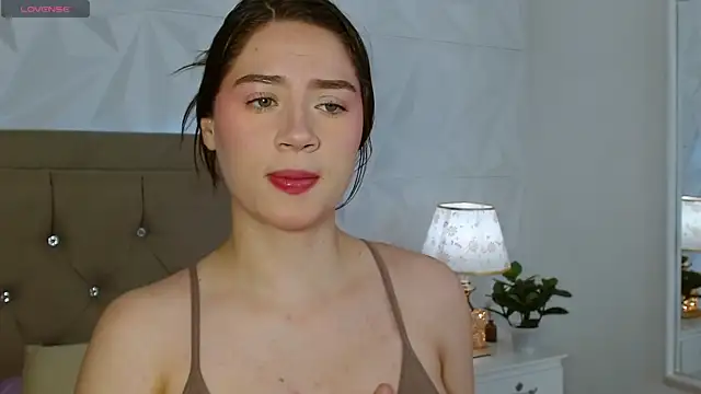 Gwen drew online show from 04.21.26