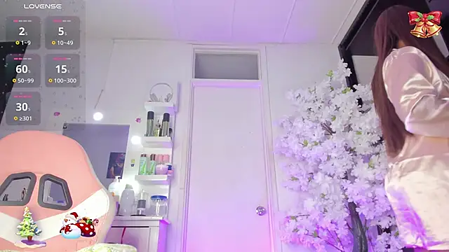 Snapshot of EmmaEbony_ts chatting on 11.24.25 EmmaEbony ts online show from 11.24.25