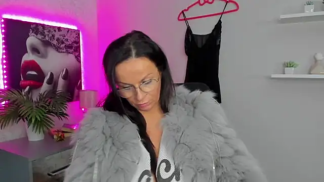 Snapshot of HelenLuxx chatting on 02.02.25 HelenLuxx online show from 02.02.25