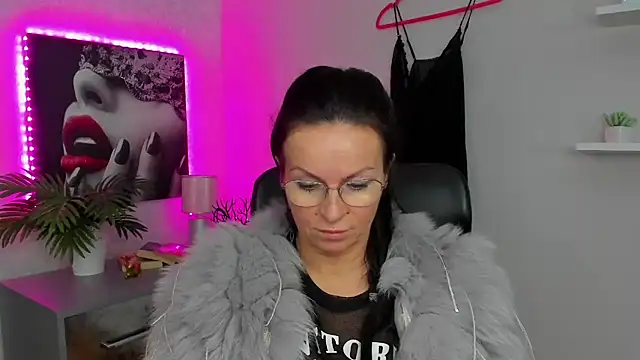 Snapshot of HelenLuxx chatting on 02.03.25 HelenLuxx online show from 02.03.25