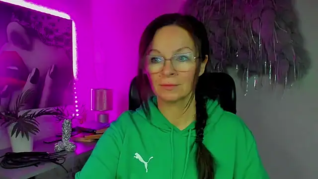 HelenLuxx online show from 01.06.26